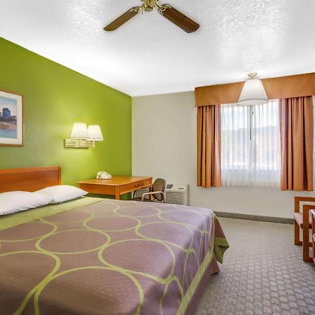 ซูเปอร์ 8 บาย วินด์แฮม ไพรซ์ Motel ภายนอก รูปภาพ