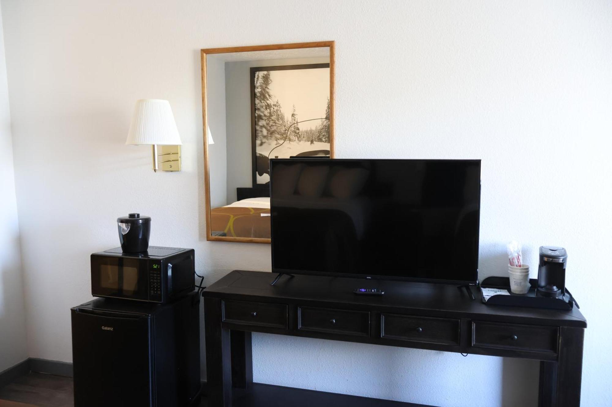 ซูเปอร์ 8 บาย วินด์แฮม ไพรซ์ Motel ภายนอก รูปภาพ